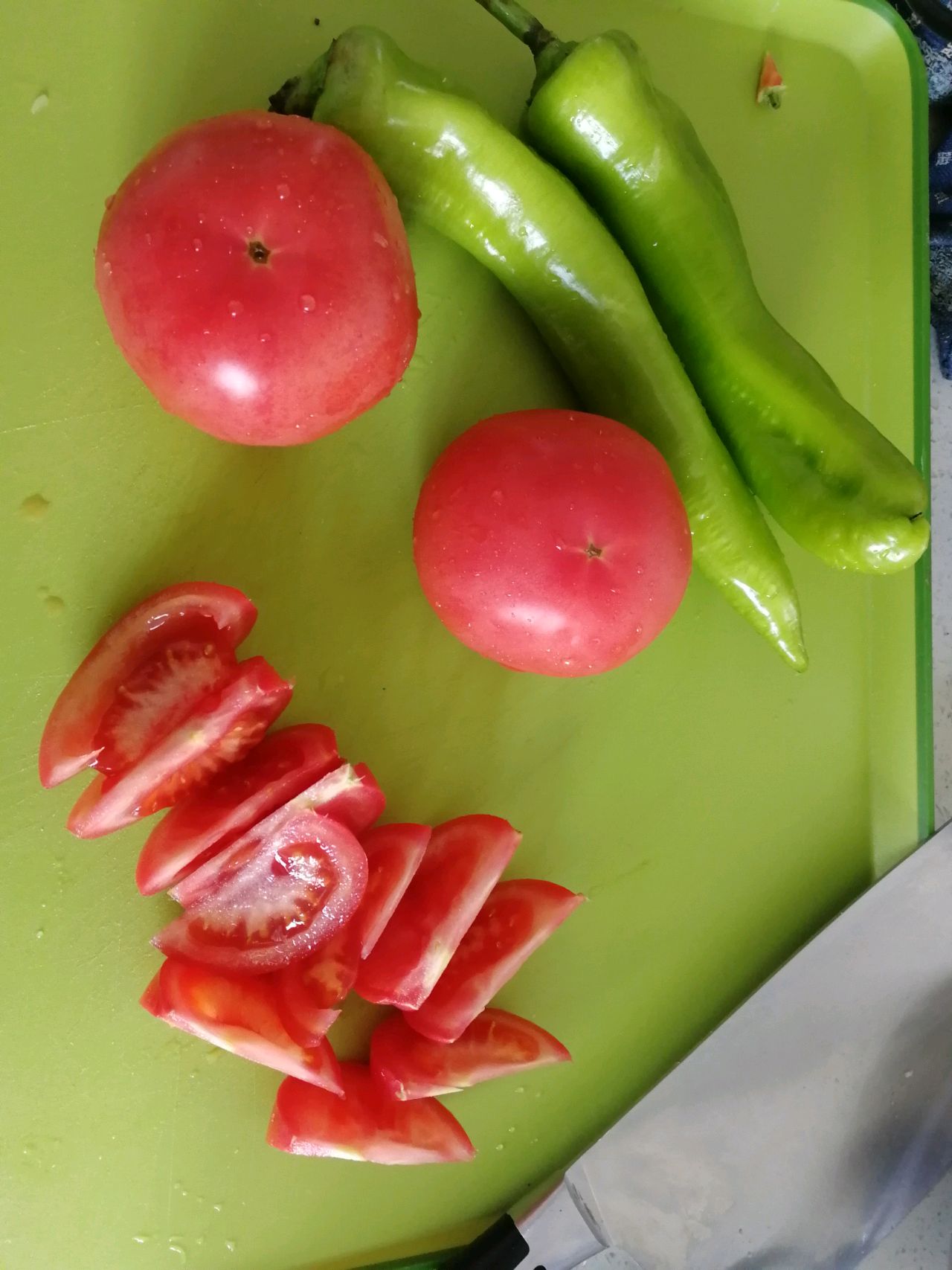 青椒炒青番茄怎么做_青椒炒青番茄的做法_果妈私房菜_豆果美食