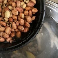 眉豆花生鸡脚汤的做法图解7