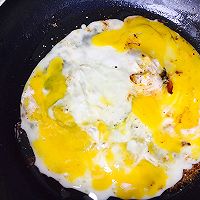 玉米黄瓜火腿肠蛋炒饭的做法图解2