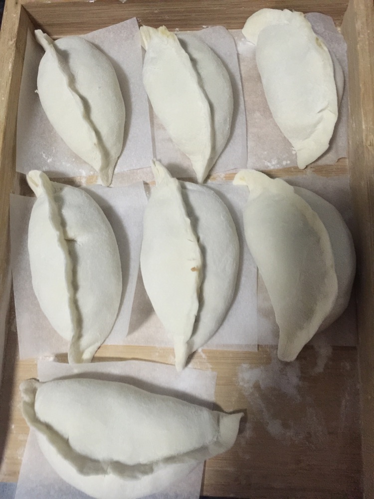 咸蛋酱肉大蒸饺的做法图解1
