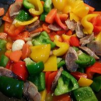 胡萝卜彩椒烩腊肠的做法图解8