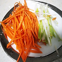 #外婆乡炒出火锅香#炝炒豆角胡萝卜丝的做法图解2