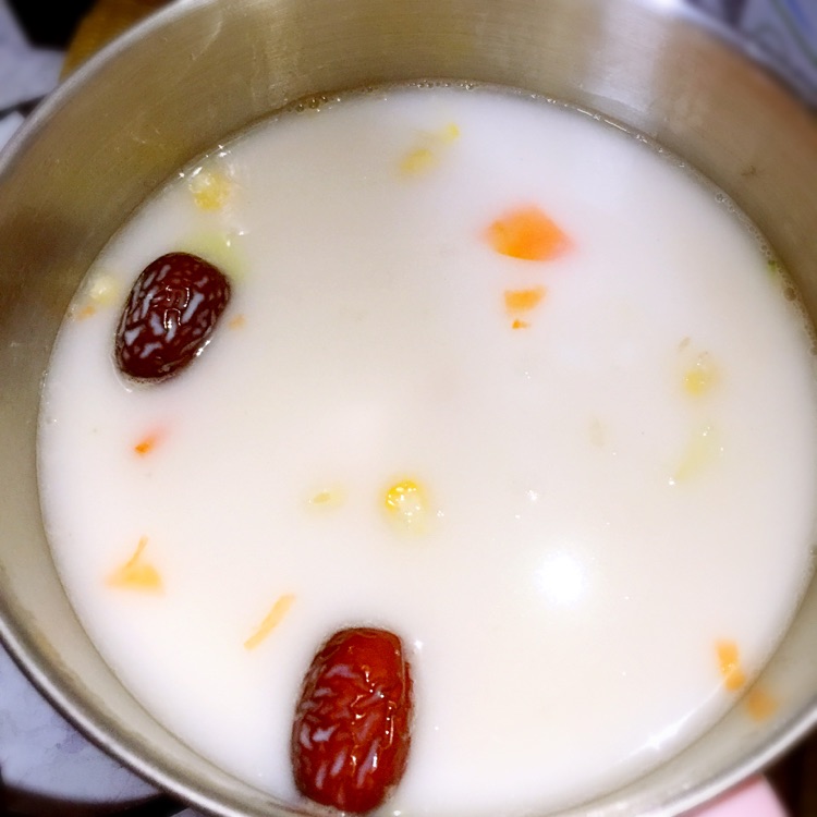 牛奶小火锅的做法图解1
