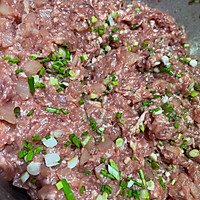 牛肉蒸饺的做法图解2