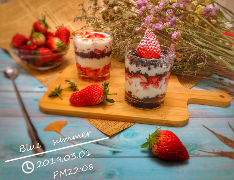 快手甜品—草莓酸奶杯的做法
