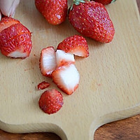 草莓大果粒牛奶这样做最好喝的做法图解1