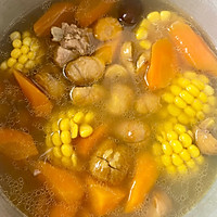 板栗胡萝卜玉米排骨汤的做法图解7