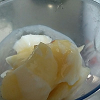 蔬菜水果酸奶蜂蜜奶昔的做法图解2