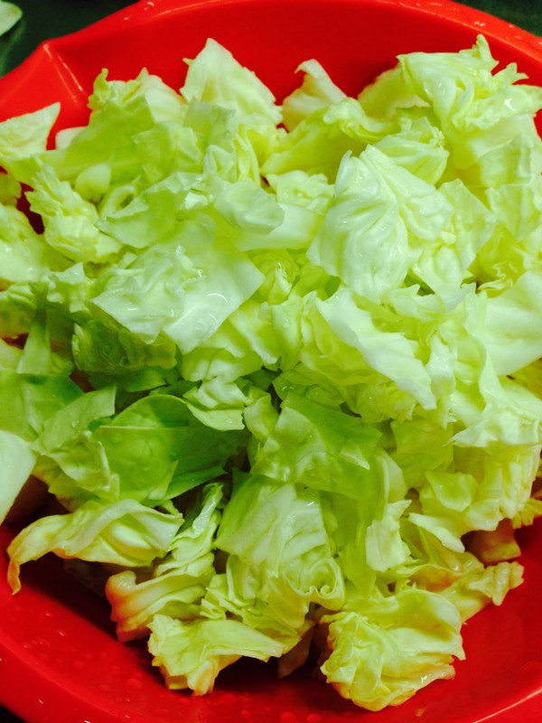 卷心菜切1.5厘米块状.