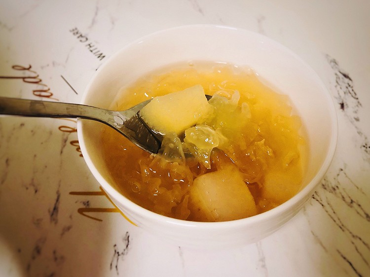小念老师の电饭煲银耳雪梨汤的做法