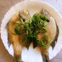 清蒸太阳鱼#快手又营养，我家的必备冬日菜品#的做法图解7
