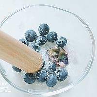 蓝莓冰饮的做法图解2