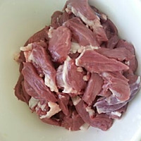 超级美味の腌制牛肉火锅的做法图解1