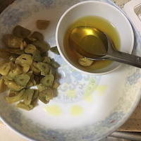 腊八蒜炒藕片的做法图解1