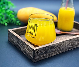 #百变水果花样吃#菠萝芒果汁的做法