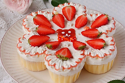 草莓花朵奶油蛋糕