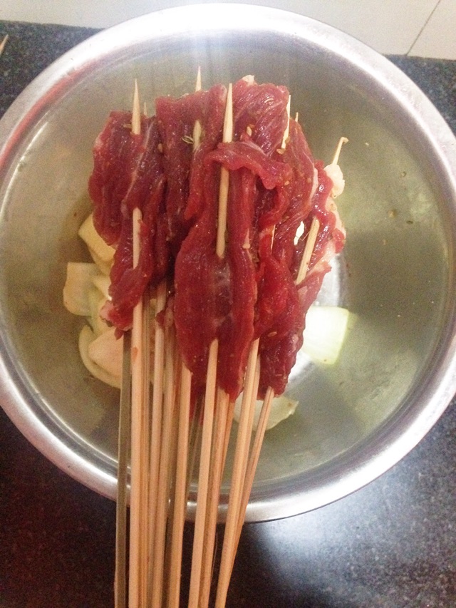 #寻找童年的味道# 麻辣小肉串的做法图解3