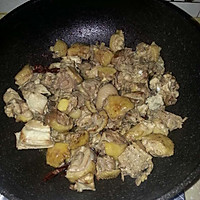 鸡肉炖粉条的做法图解1