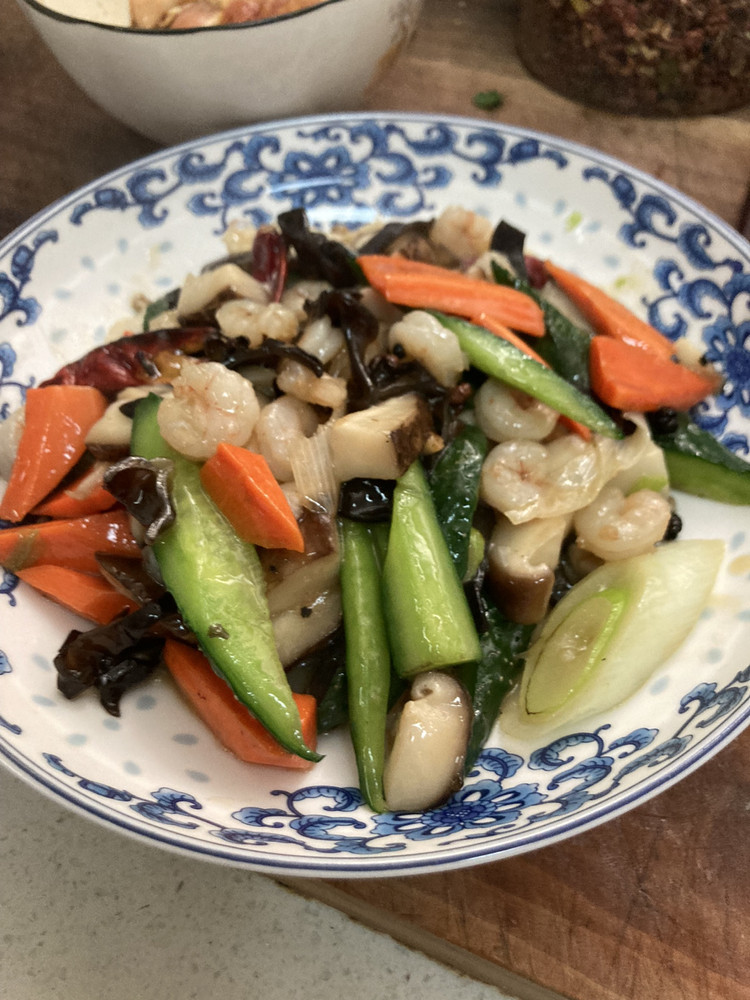 清炒虾仁黄瓜胡萝卜的做法