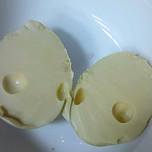 黄金鸡蛋（再也不用担心宝宝把蛋黄洒得到处都是）