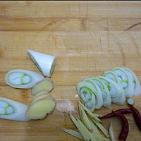 酸菜氽白肉的做法图解2