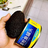 开放式花朵蛋牛油果金枪鱼三明治的做法图解7