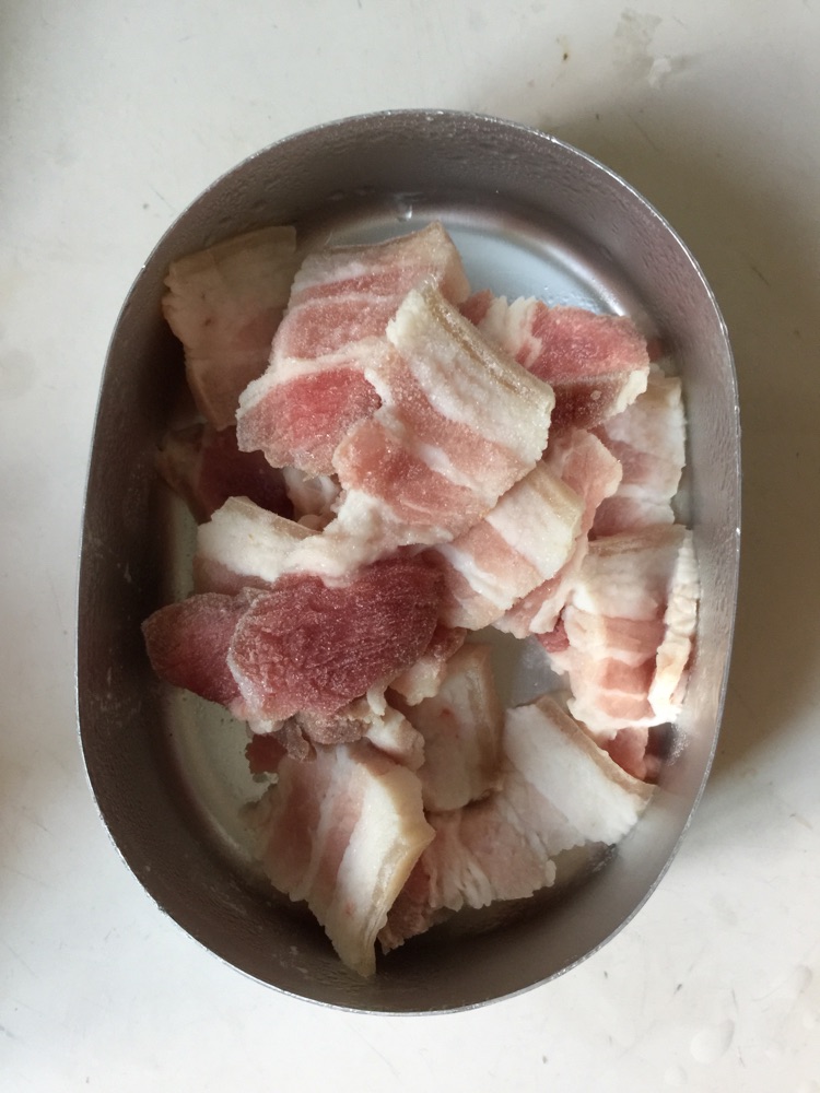 超开胃超爽的农家小炒肉（辣椒炒肉）的做法图解1
