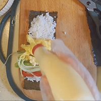 #刘畊宏女孩减脂饮食#杂蔬寿司卷的做法图解7