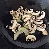 #童年不同样，美食有花样#口蘑荷兰豆的做法图解5