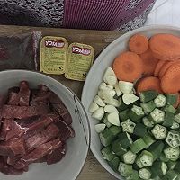 秋葵胡萝卜炒牛肉的做法图解1