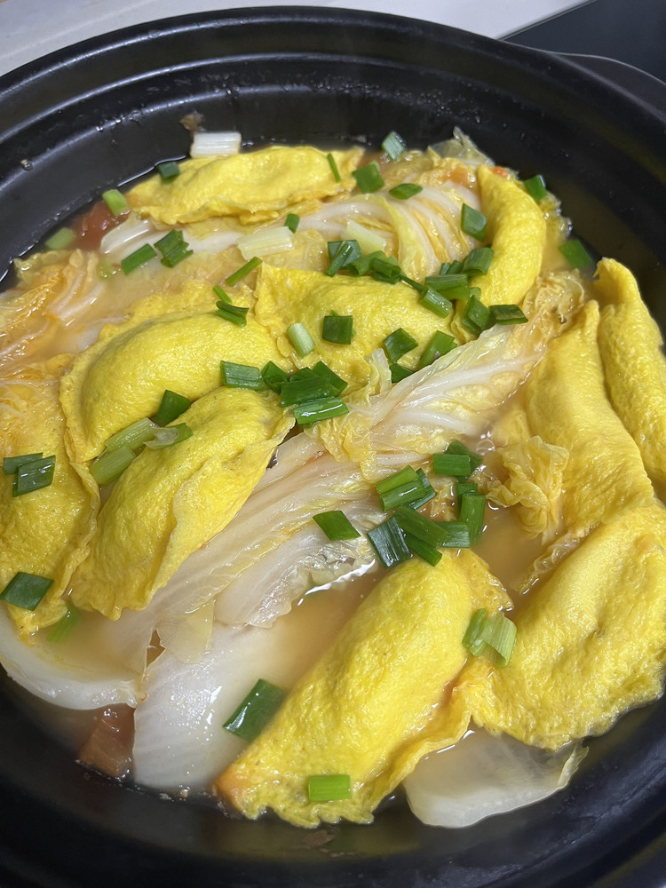 娃娃菜蛋饺煲的做法