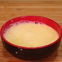 豆腐里加3个鸡蛋,不炒也不炖,简单一做,全家人馋得直流口水的做法图解2