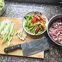 芹菜炒肉的做法图解2