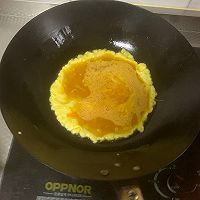 尖椒炒鸡蛋的做法图解1
