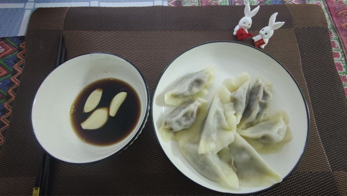 胡萝卜木耳鸡蛋饺子