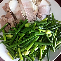 蒜苔回锅肉的做法图解1