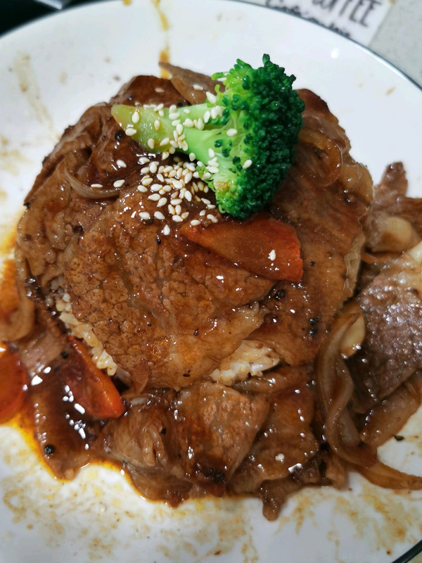 简单易学的美味-日式黑椒烧牛肉饭