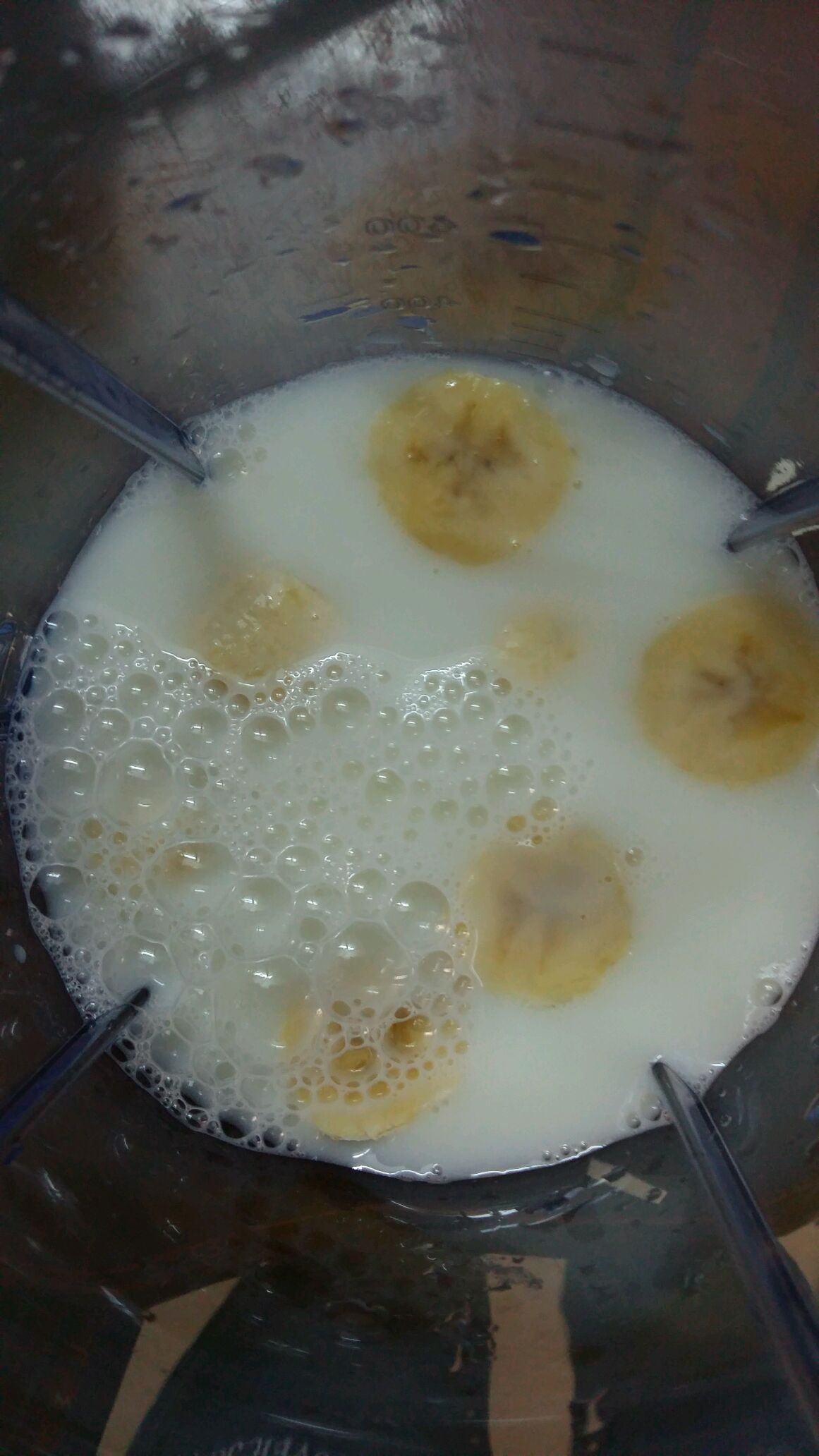 香蕉奶昔怎么做_香蕉奶昔的做法_豆果美食