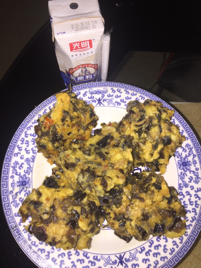 木耳香菇鸡蛋煎饼的做法图解1