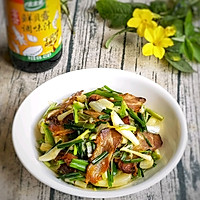 #春日时令，美味尝鲜#鲜贝露春日尝鲜    藠头炒腊肉的做法图解6