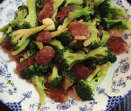 西兰花炒腊肠的做法
