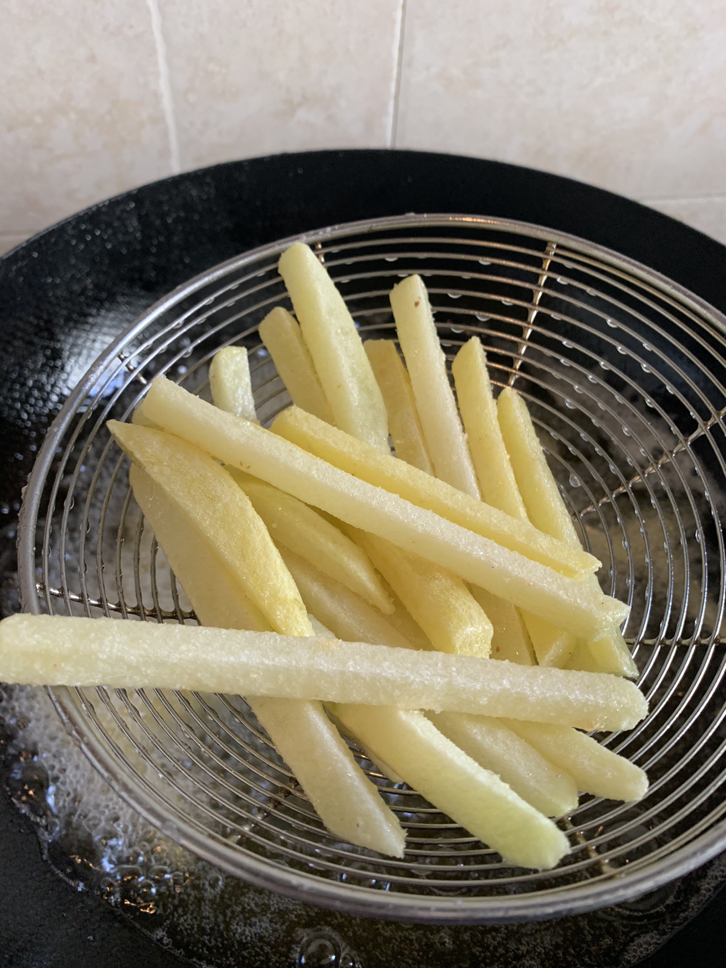 French fries that can be made with potatoes at home