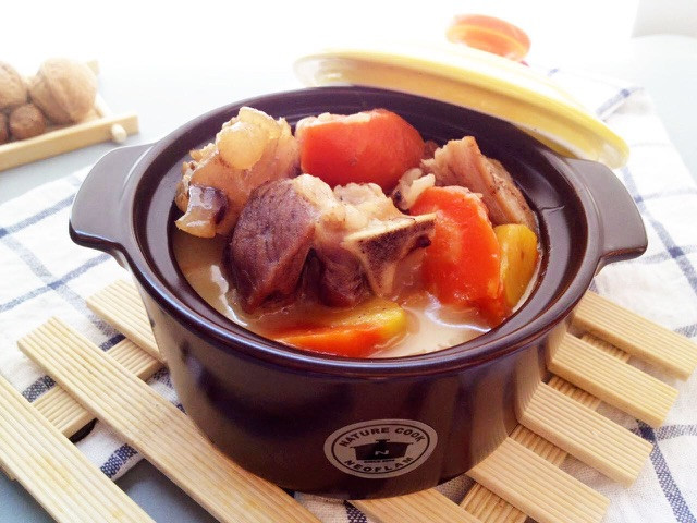 葱头胡萝卜羊肉煲的做法