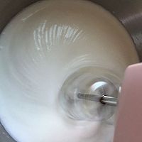 美味戚风蛋糕卷的做法图解7