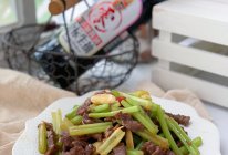 下饭菜--芹菜小炒牛肉的做法