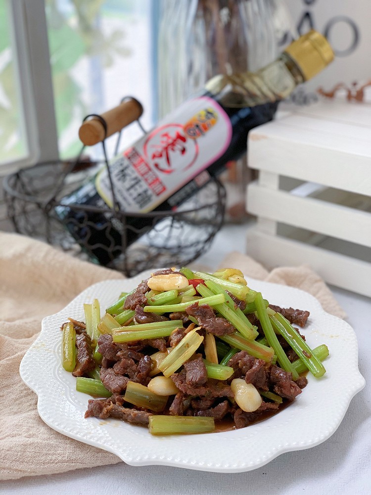 下饭菜--芹菜小炒牛肉的做法