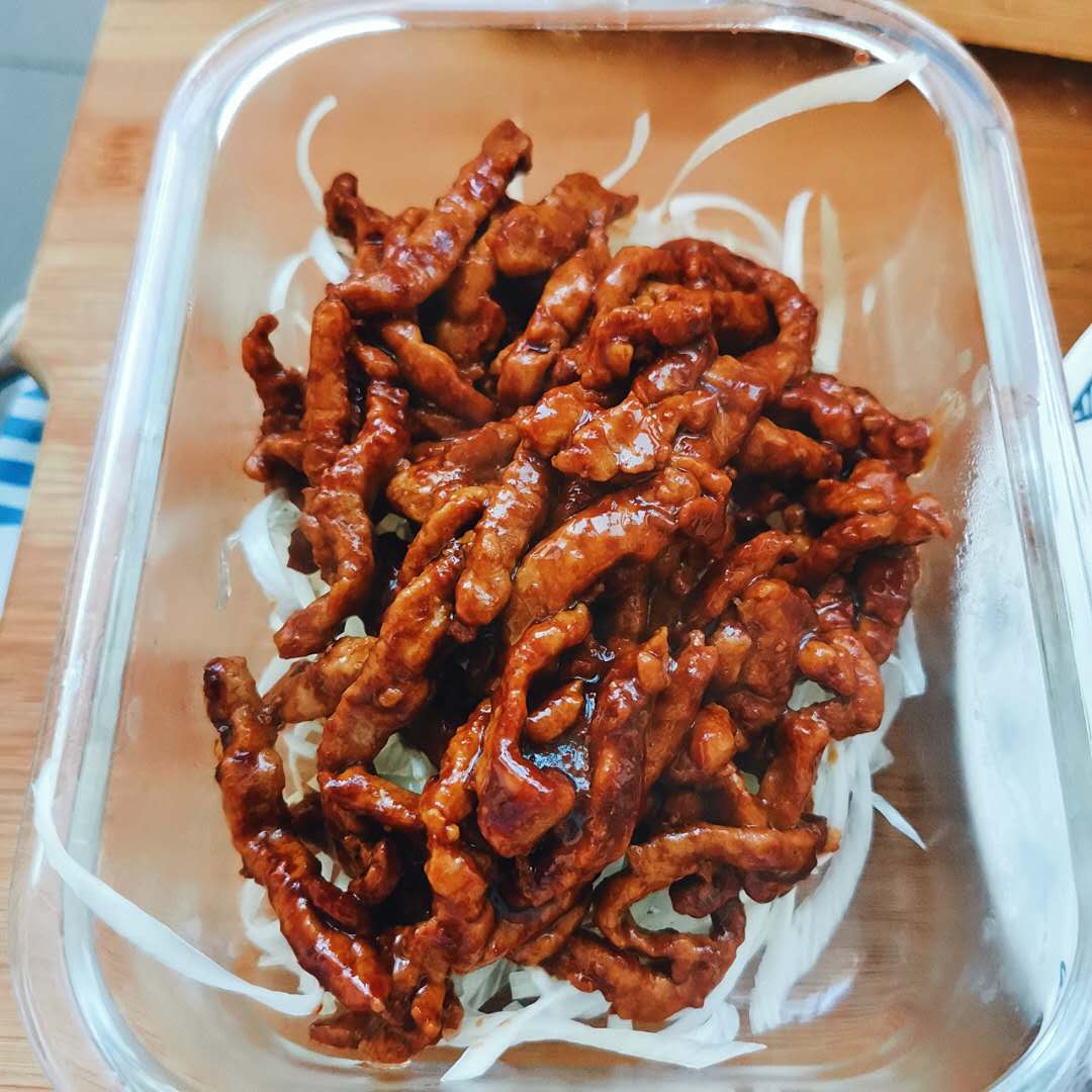 Shredded pork with Beijing sauce