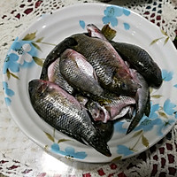 小鱼豆腐汤的做法图解1