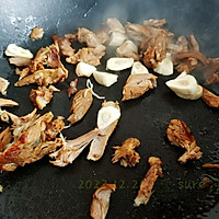 蒜辣卤鸭炒乌塌的做法图解2