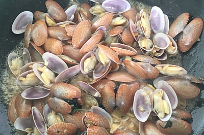 紫苏炒花甲螺
